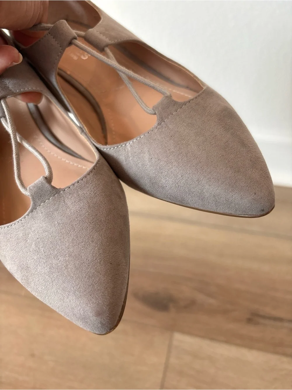 Charles David Lace-Up Pointed Toe Chunky Heel in Taupe Size 7